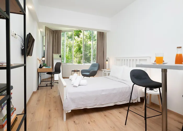 Gravity Downtown Scandi Apartment